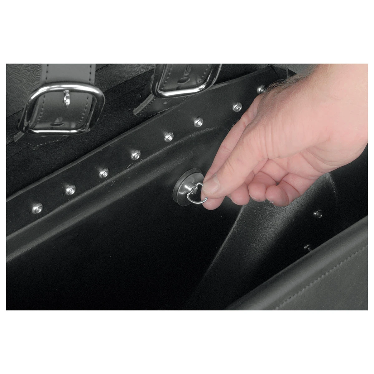 Saddlemen S4 Rigid-Mount Quick-Detach Drifter Slant Saddlebags 6 Saddlemen S4 Rigid-Mount Quick-Detach Drifter Slant Saddlebags - Image 4